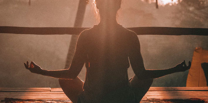 Eckhart Tolle Meditation: How to Achieve Mindfulness Eckhart Tolle Meditation: How to Achieve Mindfulness