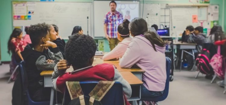 How the Modern Education System Is Failing Us How the Modern Education System Is Failing Us