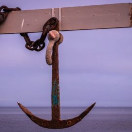 The Anchoring Effect: 10 Examples, Explained