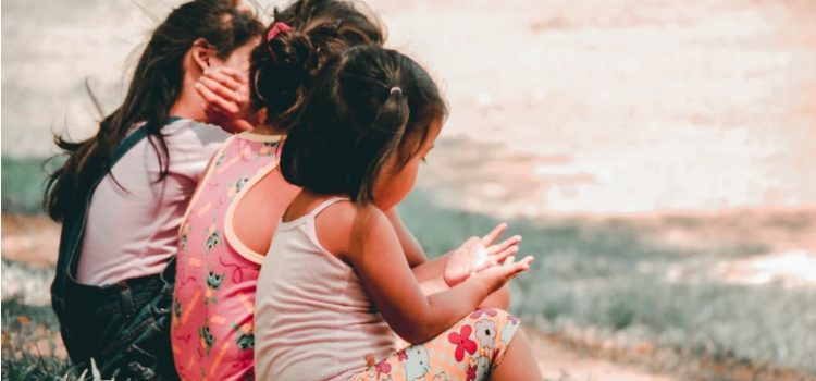 Praising Children, the Right Way (Most Do It the Wrong Way) Praising Children, the Right Way (Most Do It the Wrong Way)