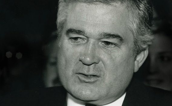 Lou Gerstner: How He Saved IBM Lou Gerstner: How He Saved IBM