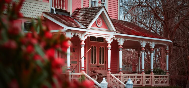 Fun Home Setting: A House and Family Falling Apart