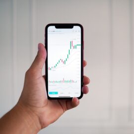 What Is Electronic Trading? A Simple Guide