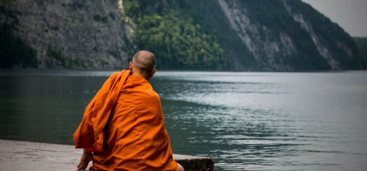 Think Like a Monk: Book Advice & Key Takeaways Think Like a Monk: Book Advice & Key Takeaways