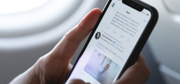 How to Deal With Negative Comments as a Salesperson How to Deal With Negative Comments on Social Media