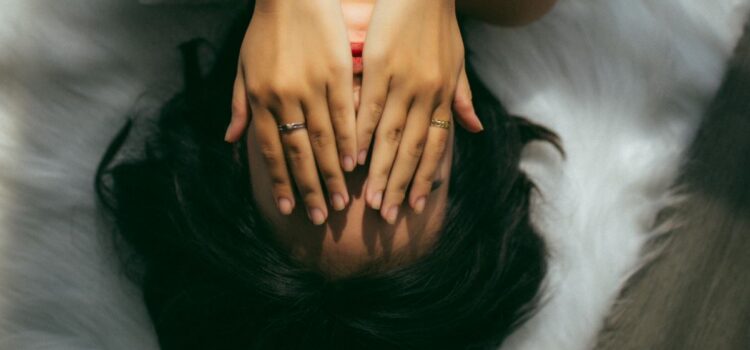 Acute vs Chronic Stress: 2 Types of Stress Explained Acute vs Chronic Stress: 2 Types of Stress Explained