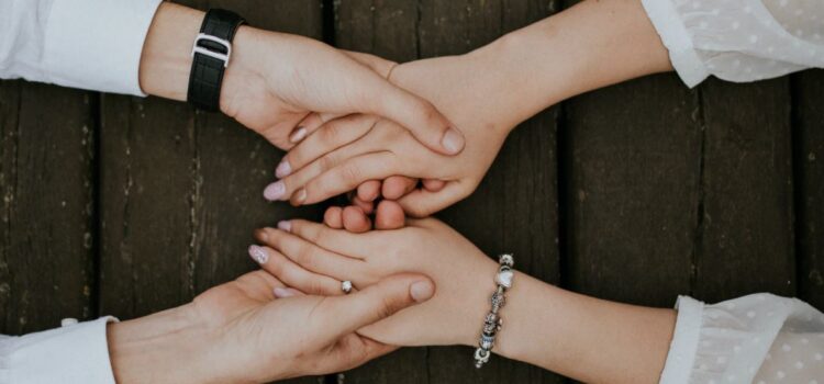 How to Use Psychic Healing to Remotely Help Others How to Use Psychic Healing to Remotely Help Others