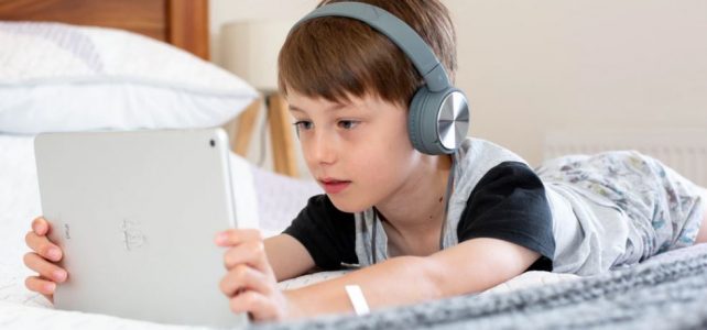 Children and Technology: How to Limit Screen Time - Shortform Books