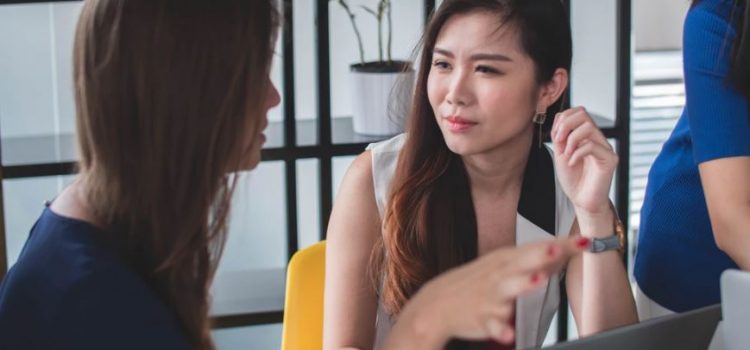 How to Have Good Conversations at Work: 7 Helpful Tips