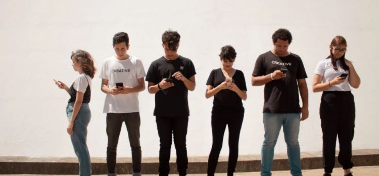 Social Media’s Impact on Mental Health & Development Social Media’s Impact on Mental Health & Development