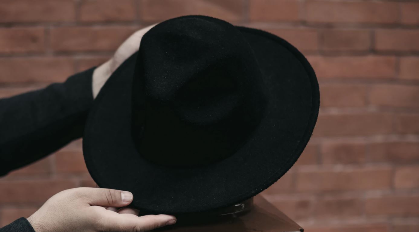 The Black Hat Thinking Like a Critic Shortform Books