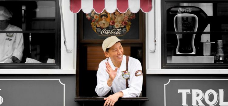 Exceed Customer Expectations to Gain Loyalty Exceed Customer Expectations to Gain Loyalty