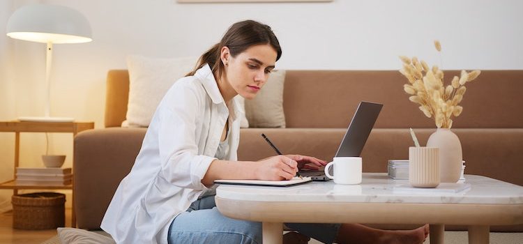 How to Study Efficiently: 4 Ways to Aid Neuron Growth How to Study Efficiently: 4 Ways to Aid Neuron Growth