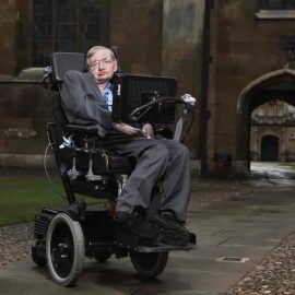 Stephen Hawking: AI Might Become a Threat to Us
