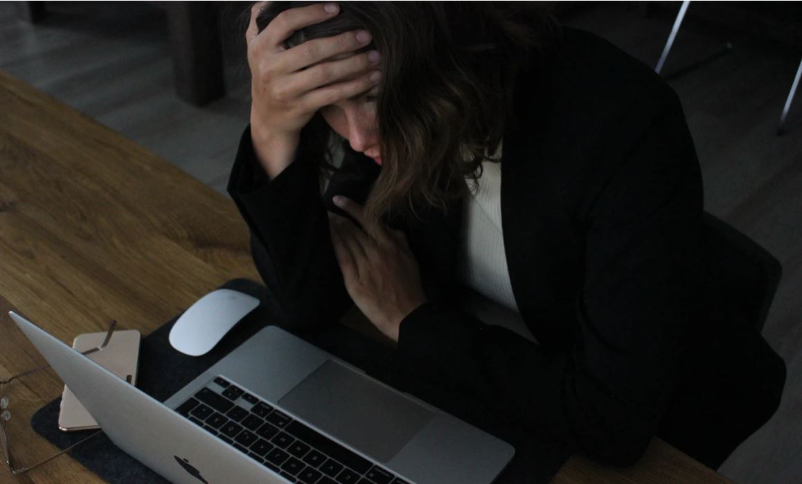 Unhealthy Work-Life Balance as a Sign of Secondary Trauma | Shortform Books