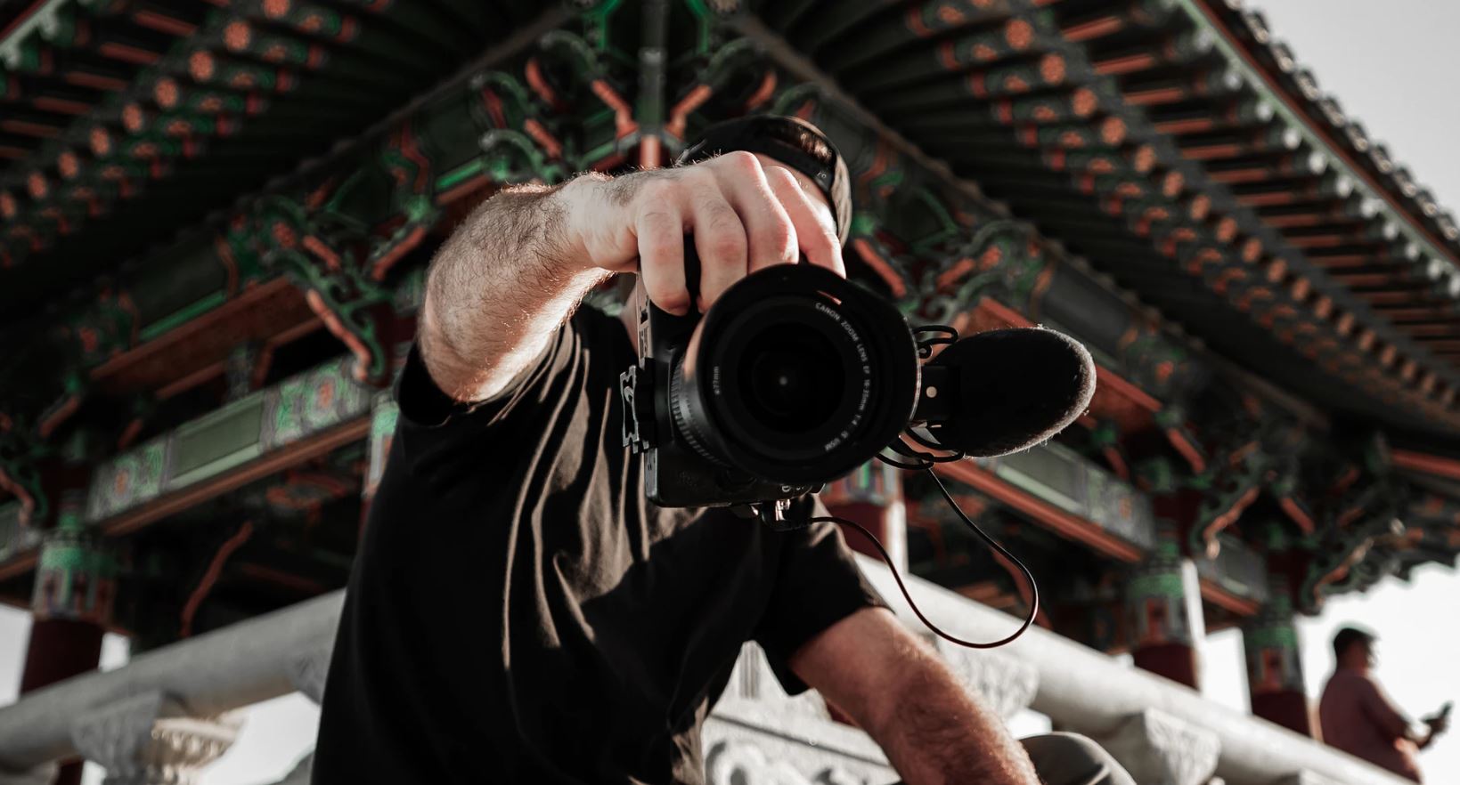 Best Travel Blogs, Podcasts, & Vlogs to Follow in 2023 - Shortform Books