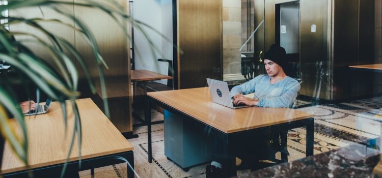 Bored Body Language: 2 Ways to Tell if Someone Is Checked Out Bored Body Language: 2 Ways to Tell if Someone Is Checked Out