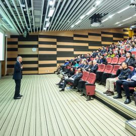 How to Give a Good Presentation: 4 Tips From a Keynote Speaker