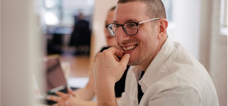 How to Keep Employees Happy: 4 Free & Effective Ways How to Keep Employees Happy: 4 Free & Effective Ways