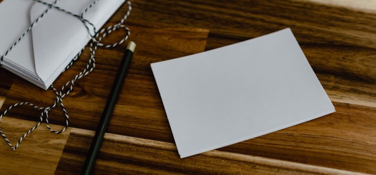 How to Stop Getting Distracted by Thoughts: Use Notecards How to Stop Getting Distracted by Thoughts: Use Notecards