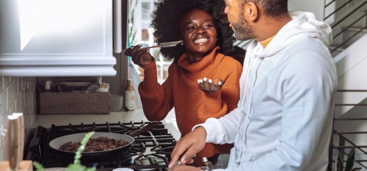 How to Have a Healthy Relationship With Food: 4 Tips to Follow