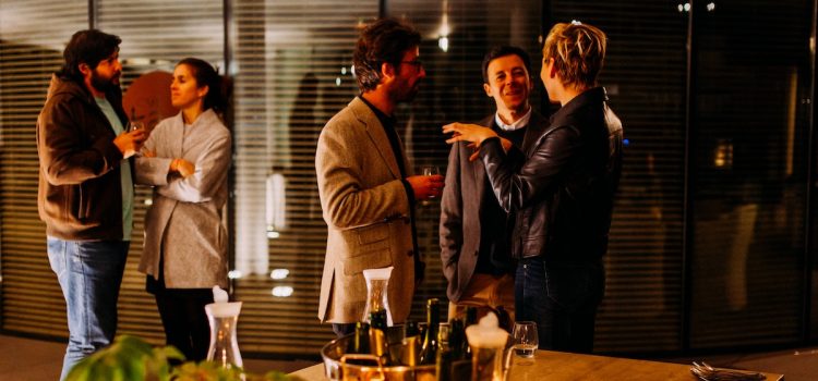 An Introduction to Body Language: 2 Tips to Understand Its Context An Introduction to Body Language: 2 Tips to Understand Its Context