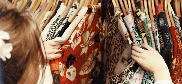 Is In-Person Shopping Replacing E-Commerce Again? Is In-Person Shopping Replacing E-Commerce Again?