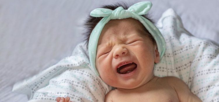 How to Deal With a Crying Baby: When Should You Respond?