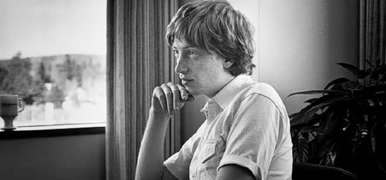 Bill Gates’s Source Code: My Beginnings (Book Overview) Young Bill Gates with a thoughtful expression sitting in a chair by a window